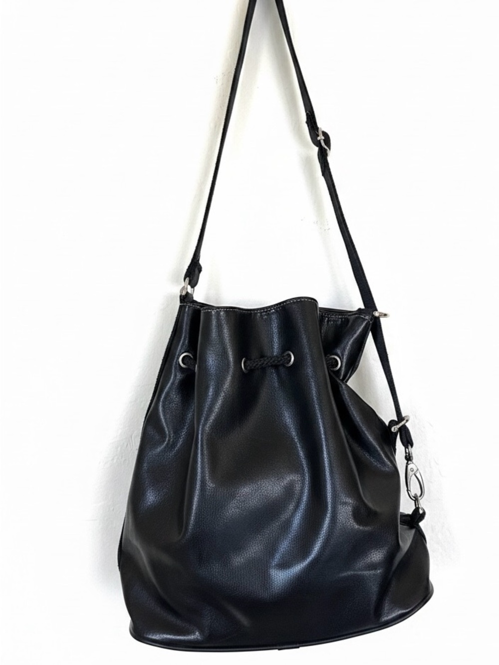 Vintage Lacoste Black Faux Leather Bucket Bag – Y2K Sporty Drawstring Purse - Picture 2 of 3